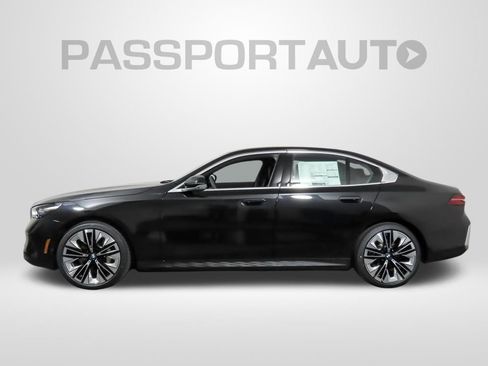 Used 2025 BMW 530i xDrive w/ Premium Package AWD/4WD image 2