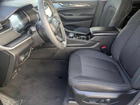 Certified 2023 Jeep Grand Cherokee Laredo AWD/4WD image 27