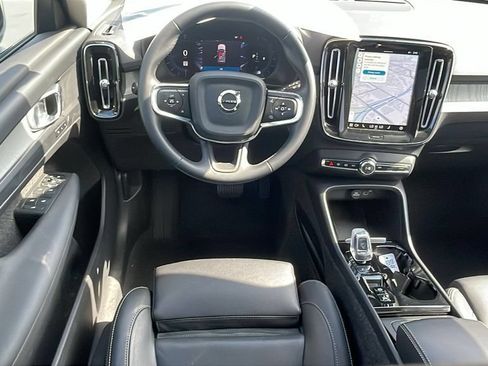 Used 2025 Volvo XC40 B5 Plus AWD/4WD image 13