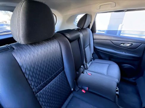 Used 2019 Nissan Rogue SV image 19