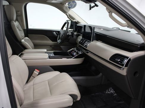 Used 2023 Lincoln Navigator Reserve AWD/4WD image 32