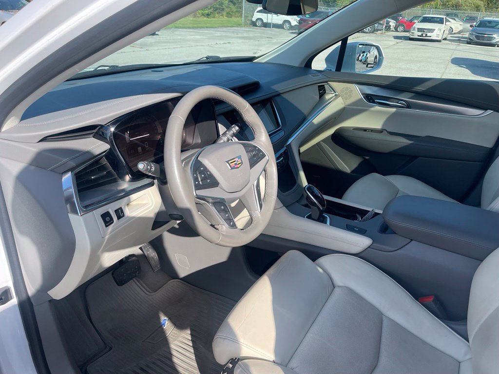 Used 2017 Cadillac XT5 Luxury w/ Driver Awareness Package FWD image 13