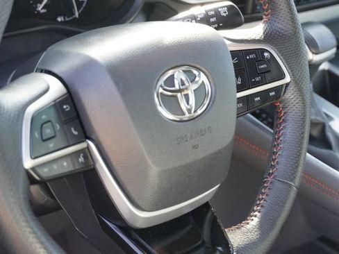 Used 2023 Toyota Sienna XSE FWD image 30