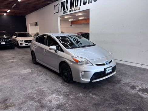 Used 2013 Toyota Prius Two FWD image 2