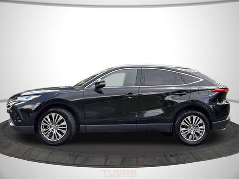 Used 2023 Toyota Venza XLE image 2