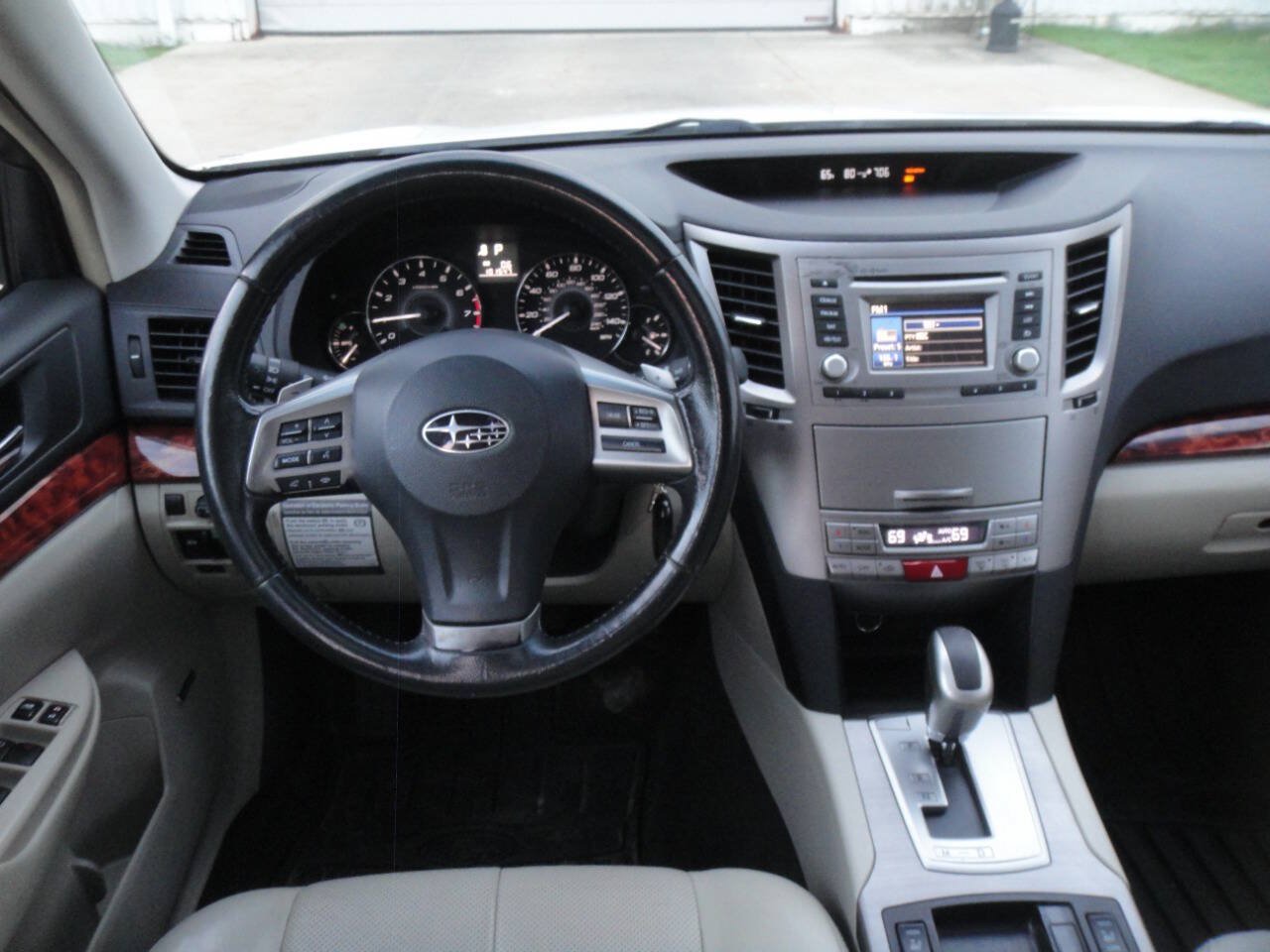 Used 2012 Subaru Outback 2.5i Limited w/ Moonroof Pkg AWD/4WD image 10