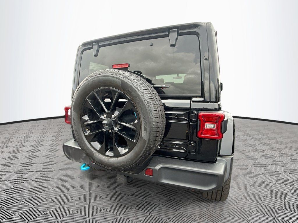 Used 2023 Jeep Wrangler Unlimited Sahara w/ Cold Weather Group AWD/4WD image 7