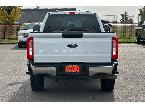 Used 2024 Ford F250 XLT image 6