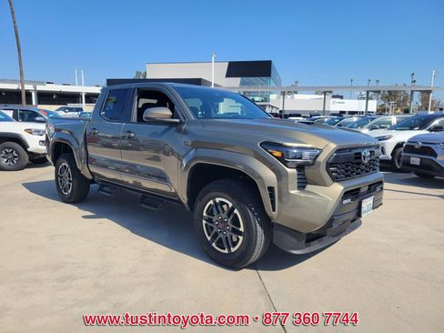 Certified 2025 Toyota Tacoma TRD Sport AWD/4WD image 2