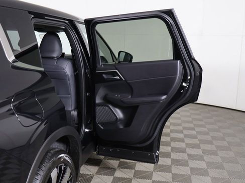 New 2026 Mitsubishi Outlander SE image 24