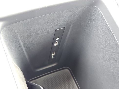 New 2025 Volkswagen Tiguan SE R-Line image 10