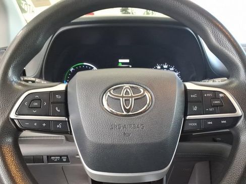 Used 2021 Toyota Sienna LE FWD image 18