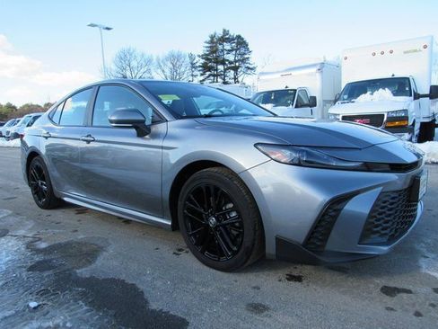 Used 2025 Toyota Camry SE w/ Convenience Package image 5