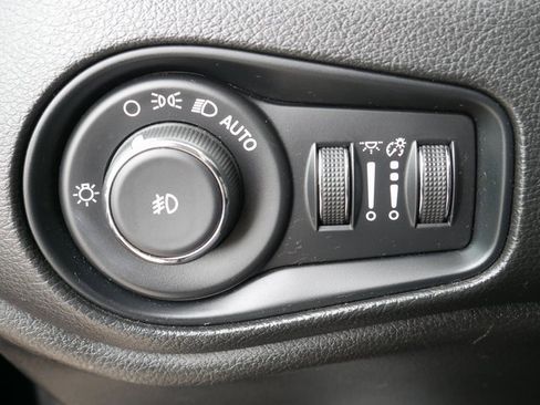 Used 2022 Jeep Renegade Trailhawk w/ Trailer Tow Group image 27