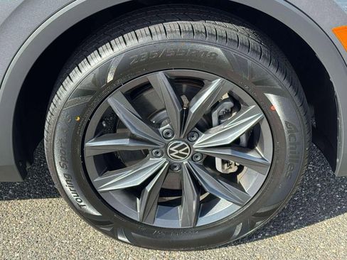 Used 2023 Volkswagen Tiguan SE image 9