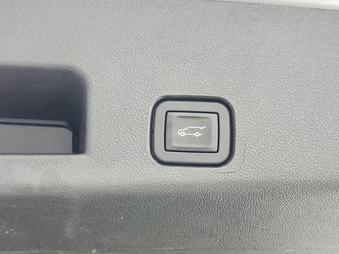 Used 2025 Chevrolet Traverse LT FWD image 49