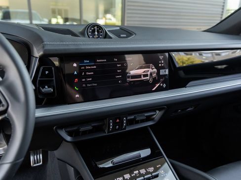 Certified 2026 Porsche Cayenne S AWD/4WD image 30