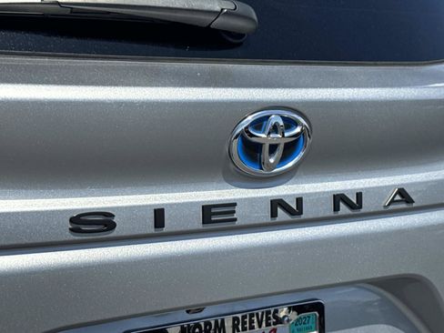 Used 2022 Toyota Sienna XLE FWD image 30