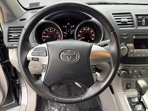 Used 2011 Toyota Highlander SE image 14