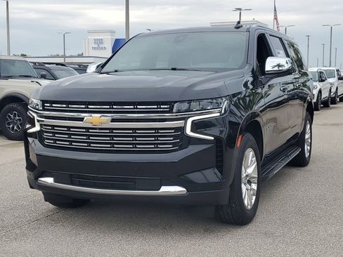 Used 2021 Chevrolet Suburban Premier w/ Premium Package image 3