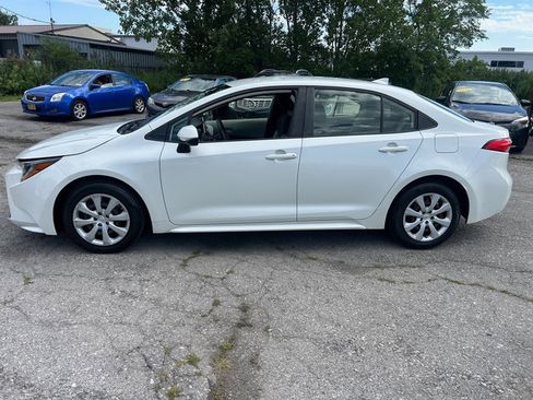 Used 2020 Toyota Corolla LE FWD image 2