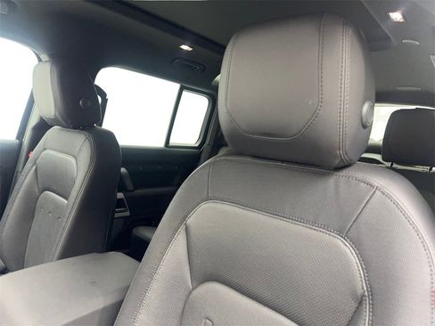 Used 2022 Land Rover Defender 110 X-Dynamic SE image 27