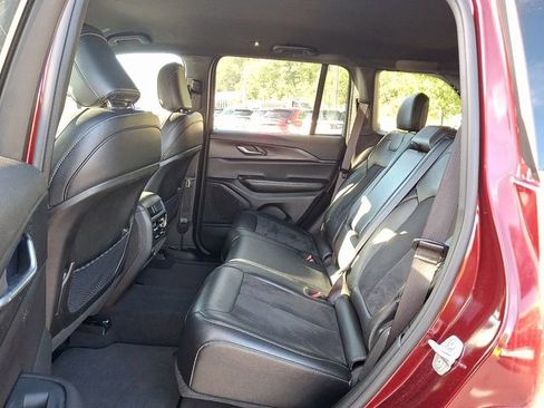 Used 2024 Jeep Grand Cherokee Altitude image 12