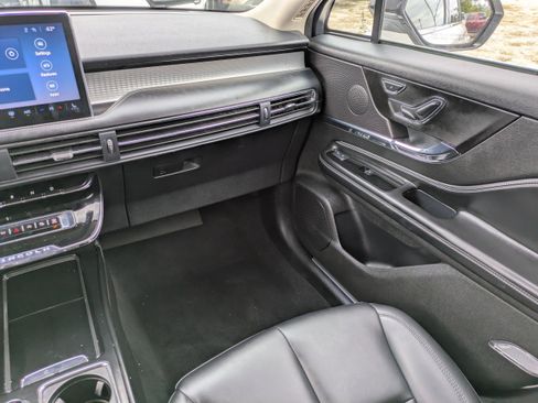 Used 2023 Lincoln Corsair Standard image 16