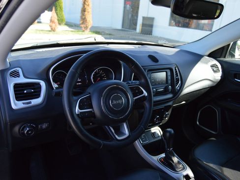 Used 2018 Jeep Compass Latitude image 7