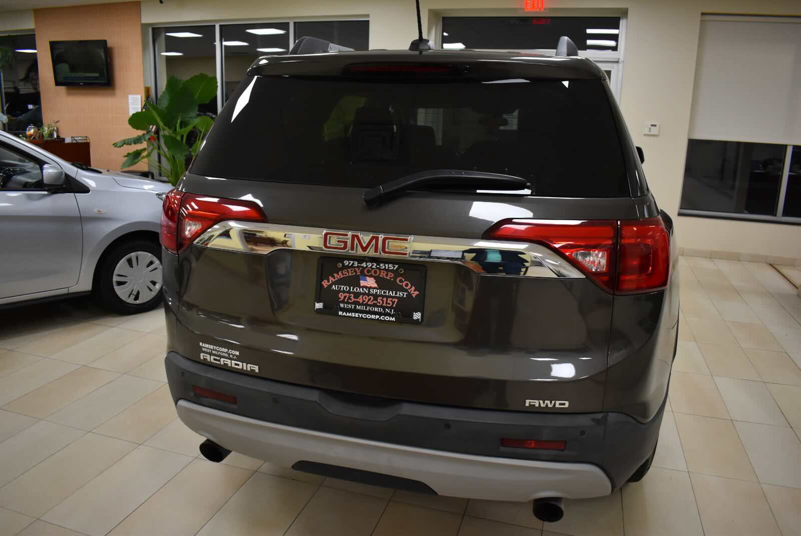 Used 2019 GMC Acadia SLE w/ Driver Alert Package I AWD/4WD image 5