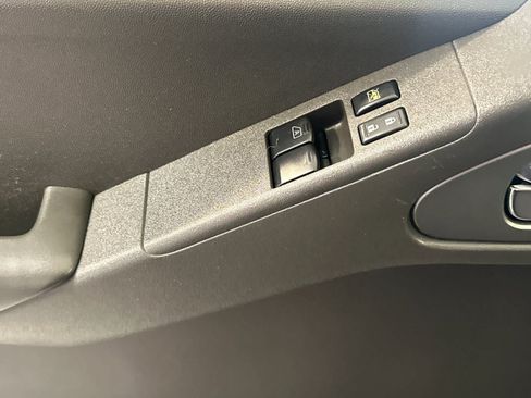 Used 2012 Nissan Frontier SV w/ Sport Appearance Pkg RWD image 13