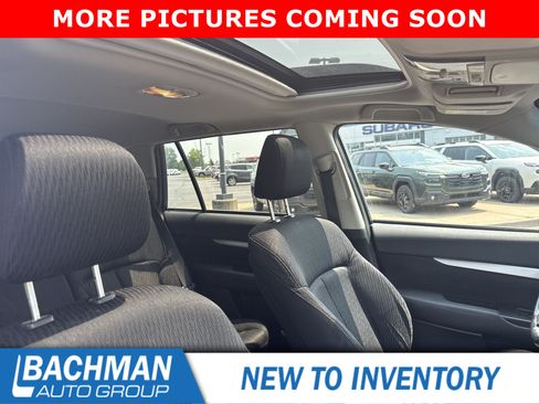 Used 2011 Subaru Outback 2.5i Premium AWD/4WD image 5