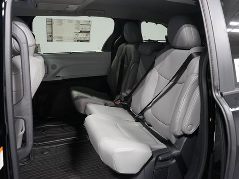 New 2026 Toyota Sienna XLE FWD image 6