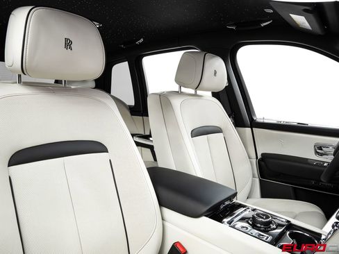 Used 2022 Rolls-Royce Cullinan w/ Cullinan Package image 36