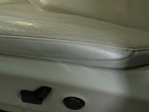 Used 2020 Chrysler Pacifica Touring-L image 17