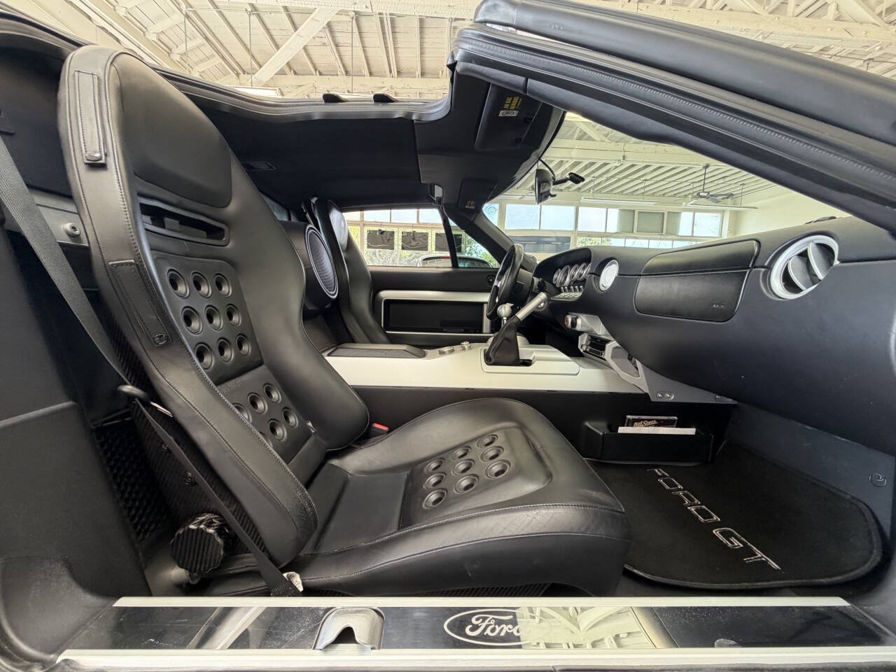 Used 2005 Ford GT RWD image 37