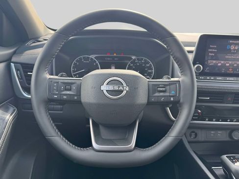 Used 2025 Nissan Rogue SV AWD/4WD image 13