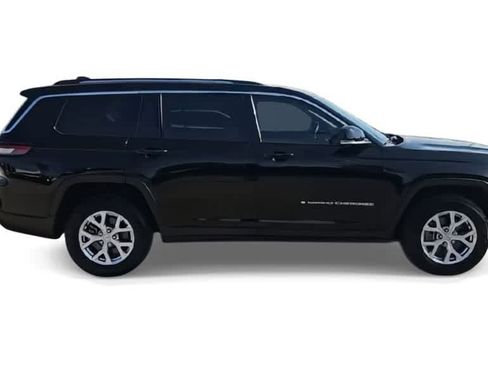 Used 2022 Jeep Grand Cherokee L Limited w/ Luxury Tech Group II image 9