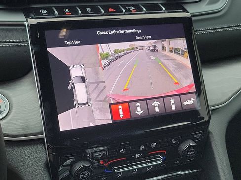 New 2025 Jeep Grand Cherokee Limited w/ Luxury Tech Group II AWD/4WD image 9