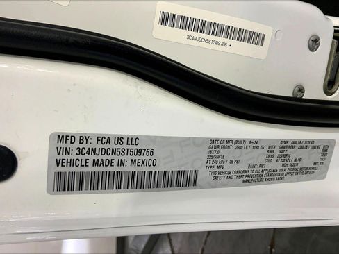 Used 2025 Jeep Compass Limited image 31