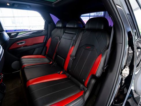 Used 2022 Bentley Bentayga AWD/4WD image 49