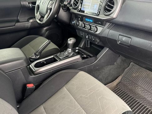 Certified 2023 Toyota Tacoma TRD Off-Road AWD/4WD image 31