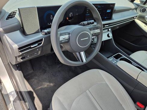 Used 2025 Hyundai Sonata SEL FWD image 11