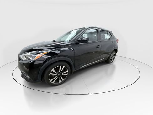 Used 2019 Nissan Kicks SR w/ SR Premium Package image 4