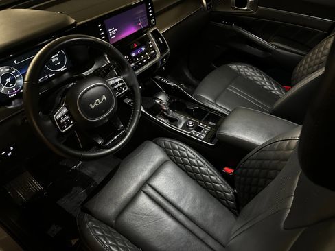 Certified 2022 Kia Sorento SX image 9