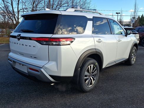 New 2025 Nissan Pathfinder SL image 4