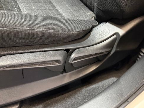 Used 2024 Honda HR-V LX image 13