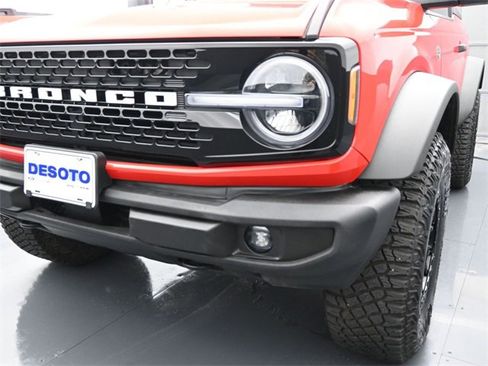 Used 2022 Ford Bronco Wildtrak image 16