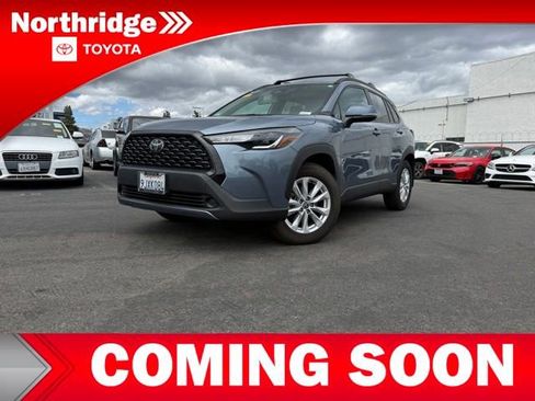 Used 2023 Toyota Corolla Cross LE AWD/4WD image 2