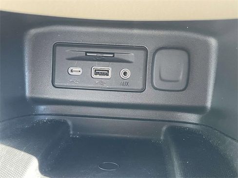 Used 2023 Chevrolet Equinox Premier image 22